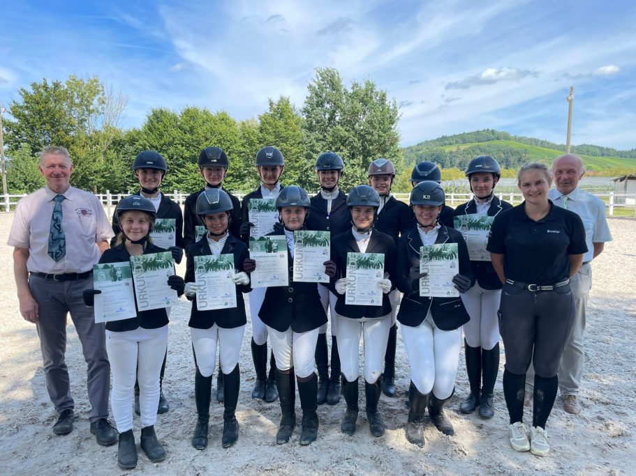 Wir bieten jedes Jahr einen Abzeichenlehrgang an